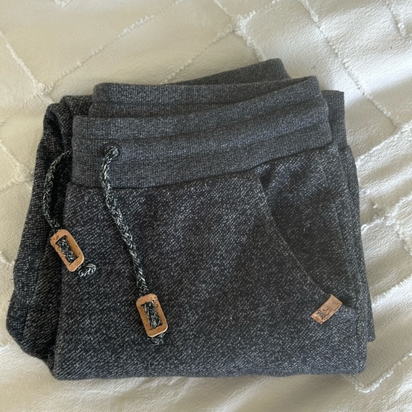 tentree sweat pants - Picture 2 of 6